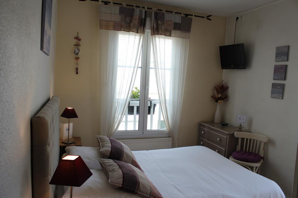 Hotel Des Falaises Villers-sur-Mer Quarto foto