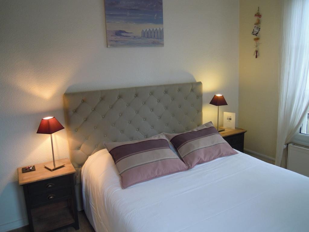 Hotel Des Falaises Villers-sur-Mer Quarto foto